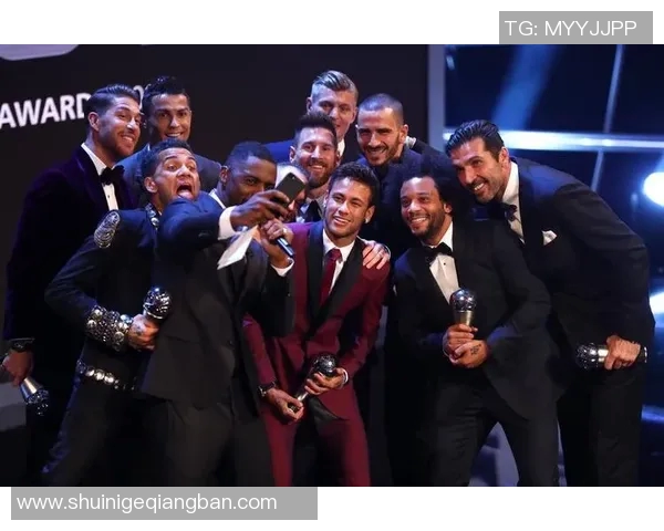 与足球明星同框的瞬间分享快乐与激情的完美时刻 与足球明星同框的瞬间分享快乐与激情的完美时刻