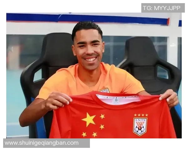 哪个足球明星惊艳现身河口引发球迷热议和关注 哪个足球明星惊艳现身河口引发球迷热议和关注