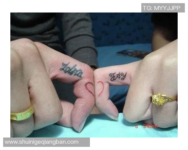 足球明星背部纹身的故事与意义揭示了他们的个性与人生哲学 足球明星背部纹身的故事与意义揭示了他们的个性与人生哲学